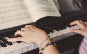 Lee más sobre el artículo ¿Qué hubiera pasado si el piano nunca se hubiera inventado?